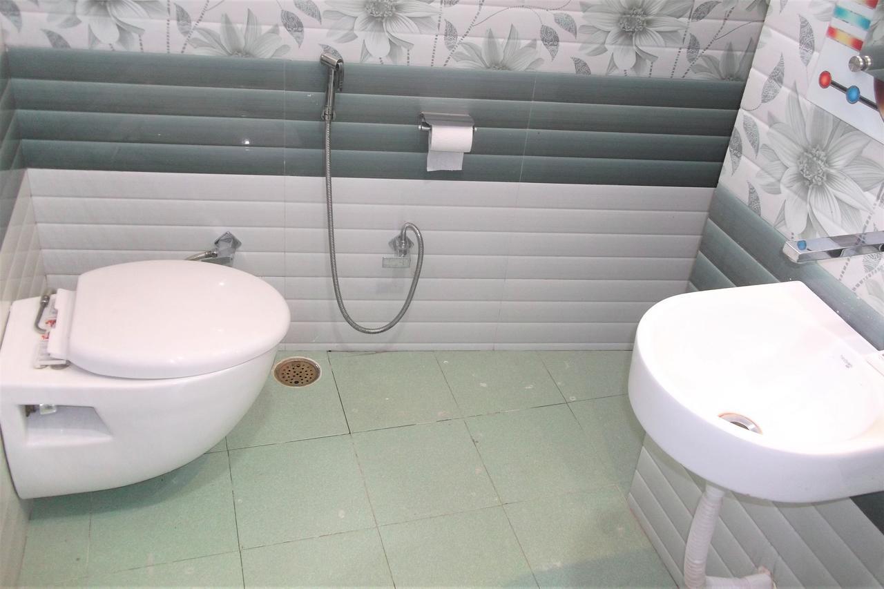 Oyo 10360 Hotel Grand Manoranjan Gorakhpur Zewnętrze zdjęcie