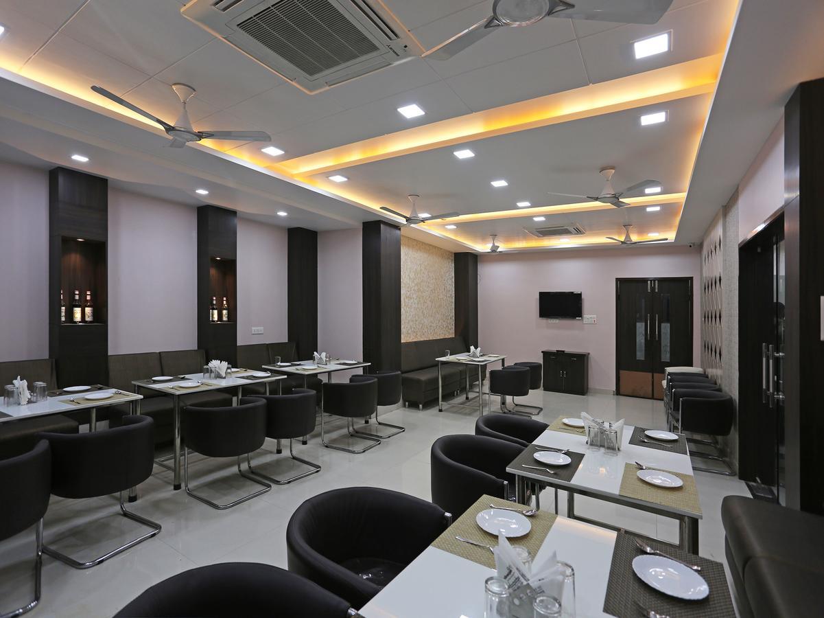 Oyo 10360 Hotel Grand Manoranjan Gorakhpur Zewnętrze zdjęcie