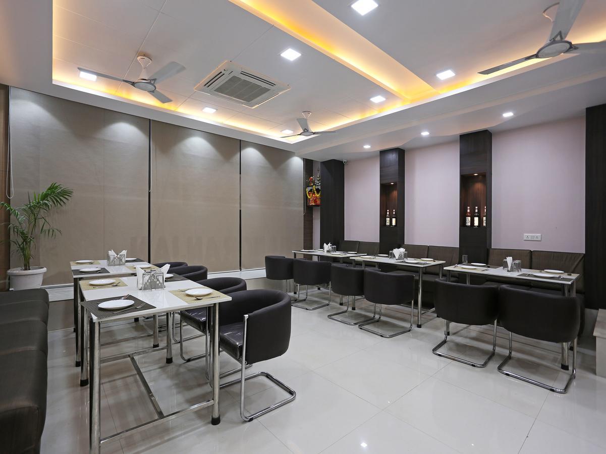 Oyo 10360 Hotel Grand Manoranjan Gorakhpur Zewnętrze zdjęcie