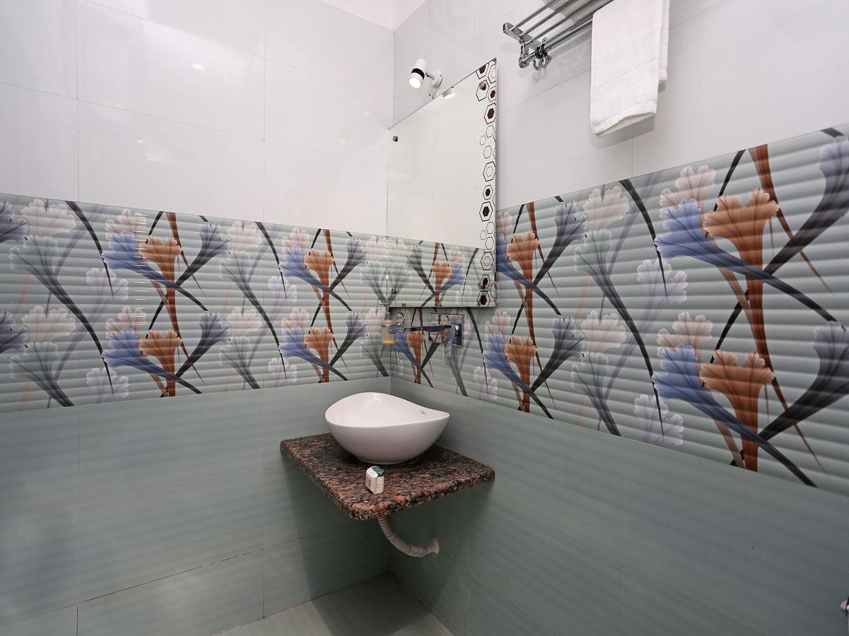 Oyo 10360 Hotel Grand Manoranjan Gorakhpur Zewnętrze zdjęcie