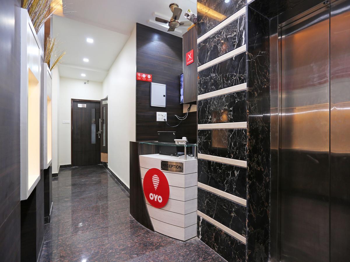 Oyo 10360 Hotel Grand Manoranjan Gorakhpur Zewnętrze zdjęcie