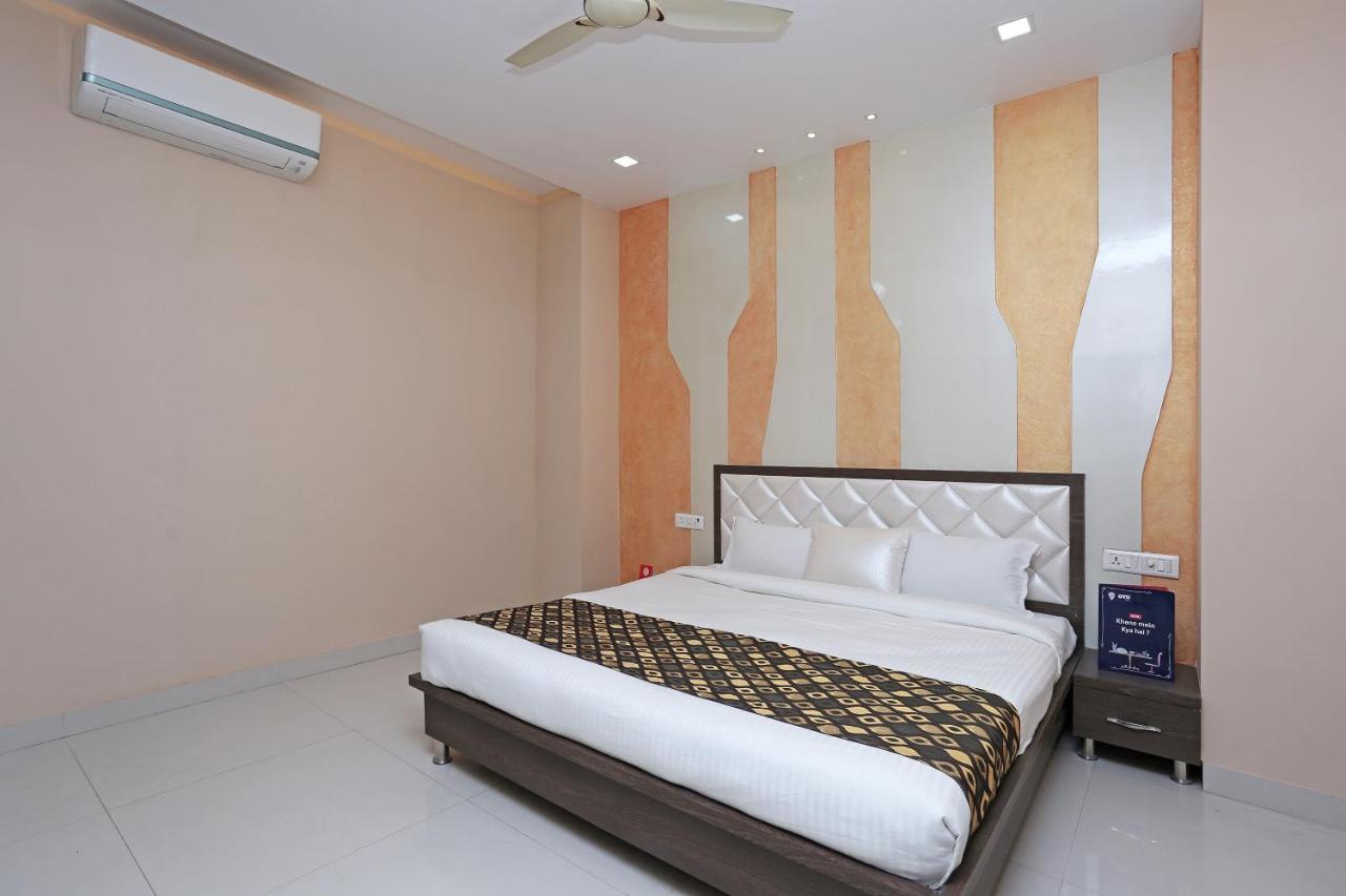 Oyo 10360 Hotel Grand Manoranjan Gorakhpur Zewnętrze zdjęcie
