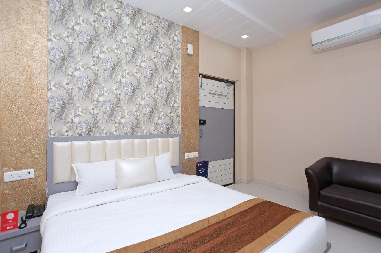 Oyo 10360 Hotel Grand Manoranjan Gorakhpur Zewnętrze zdjęcie