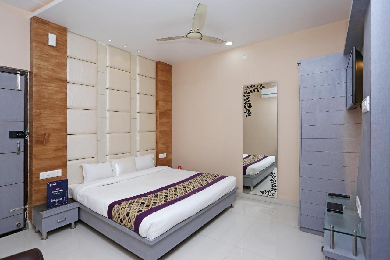 Oyo 10360 Hotel Grand Manoranjan Gorakhpur Zewnętrze zdjęcie